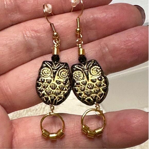 Czech Glass Gold Jet Owl Spinel Earrings Gold Plated Hooks and Beads - Picture 4 of 7